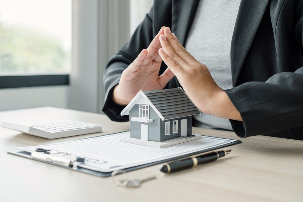 Residential abortive transaction insurance - hands together over house